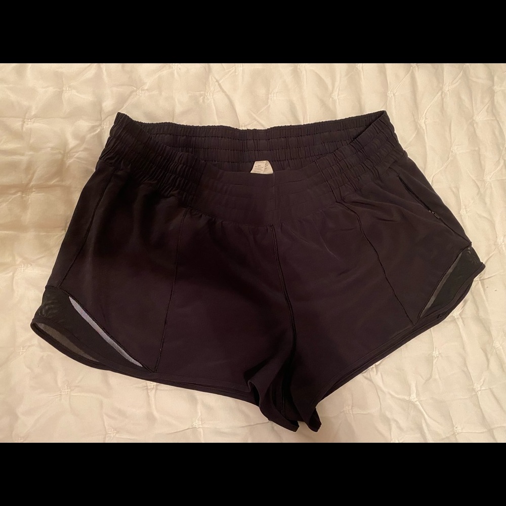 Lululemon EUC size 12 HIGH RISE 2.5 inch Hotty Hots Black